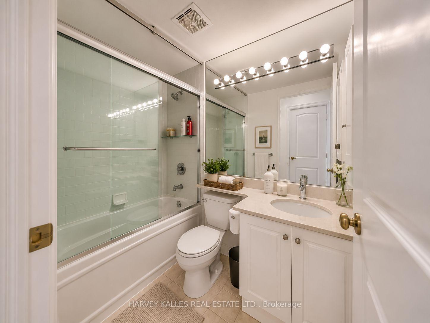 38 William Carson Crescent 810, Toronto Unit: 810