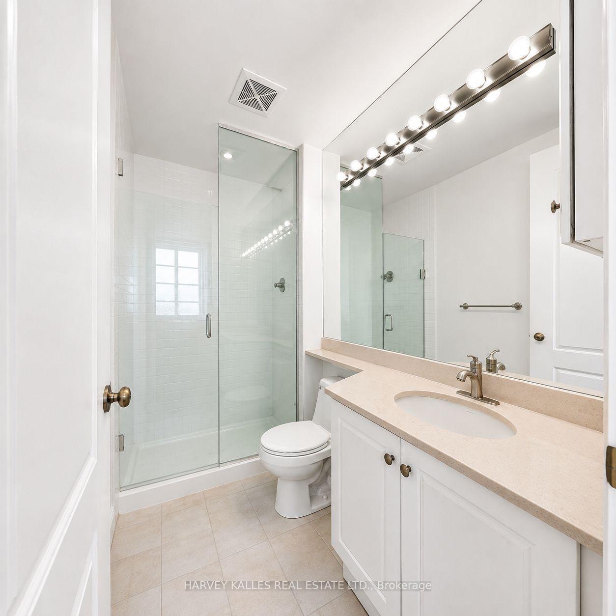 38 William Carson Crescent 810, Toronto Unit: 810