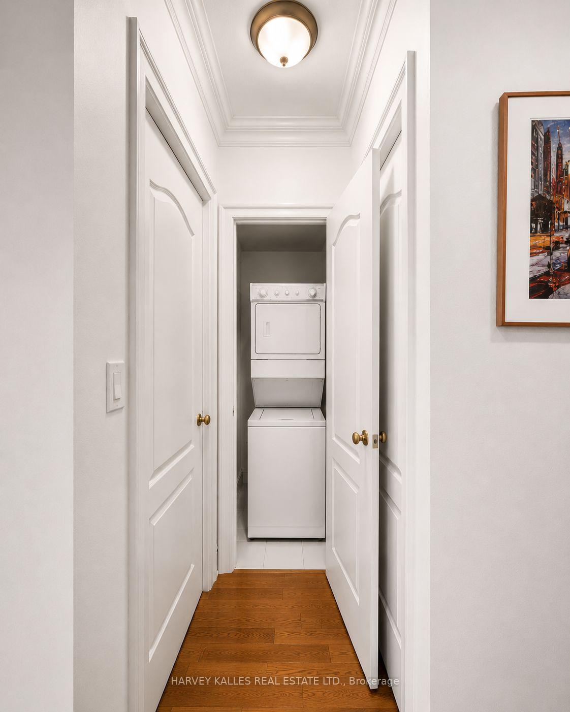 38 William Carson Crescent 810, Toronto Unit: 810