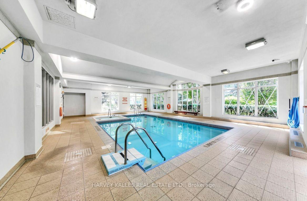 38 William Carson Crescent 810, Toronto Unit: 810