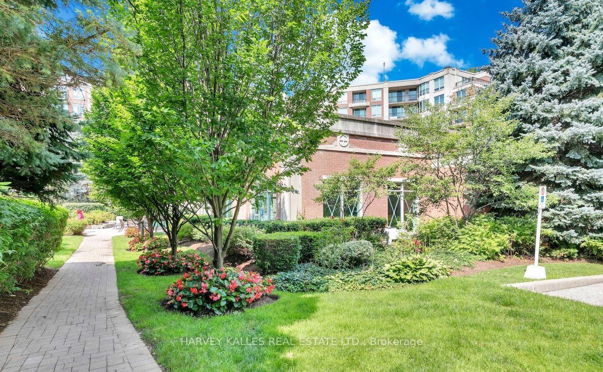 38 William Carson Crescent 810, Toronto Unit: 810