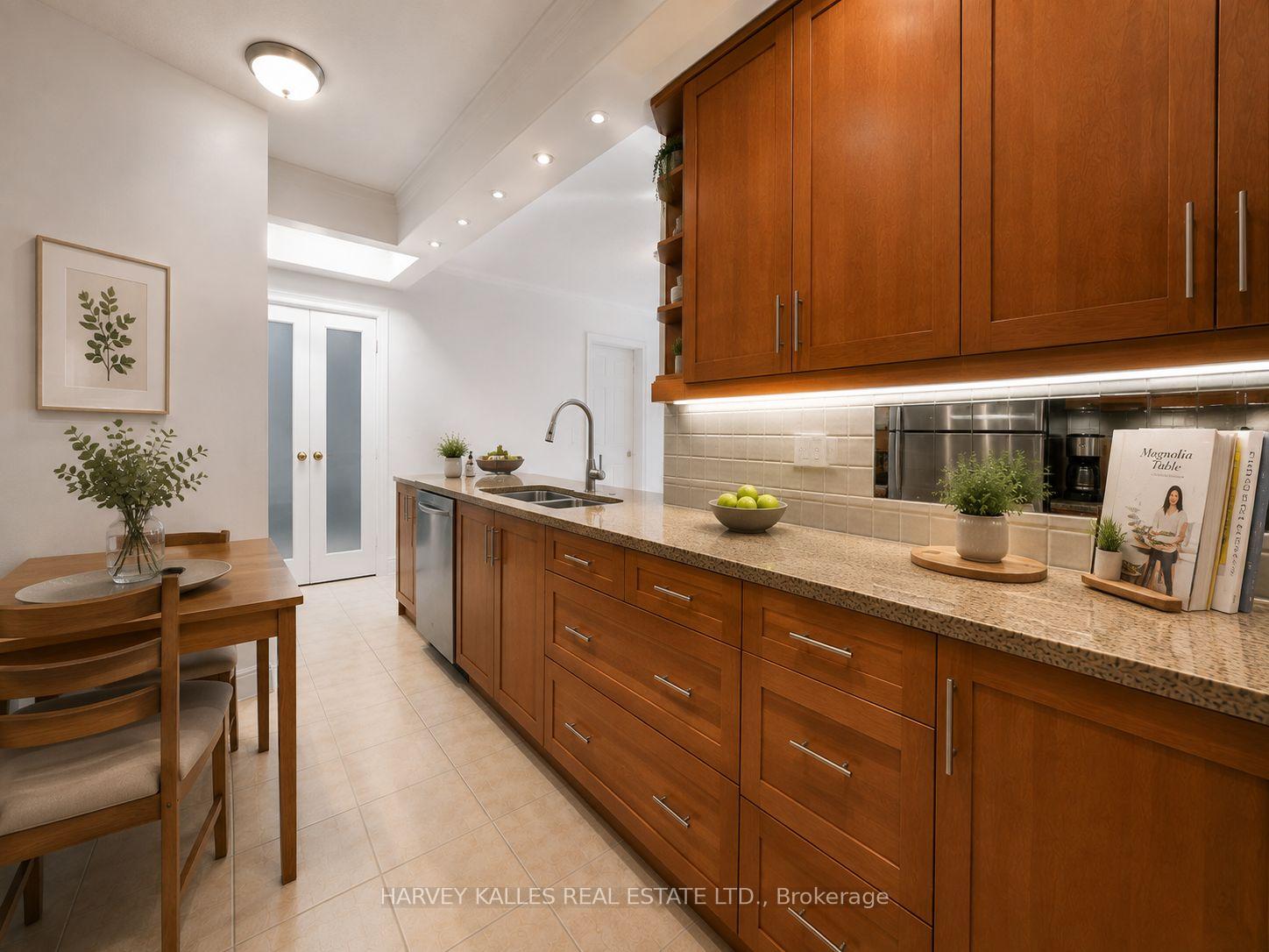 38 William Carson Crescent 810, Toronto Unit: 810