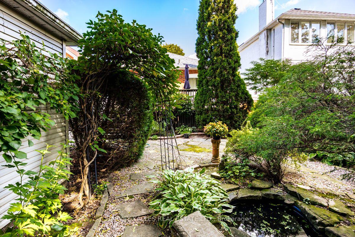 109 Old Orchard Grove, Toronto