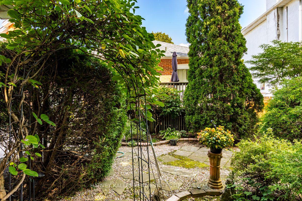 109 Old Orchard Grove, Toronto