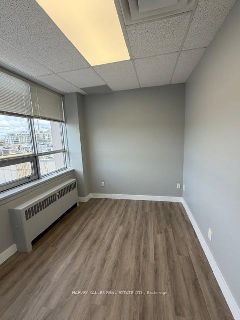170 The Donway West 215, Toronto Unit: 215