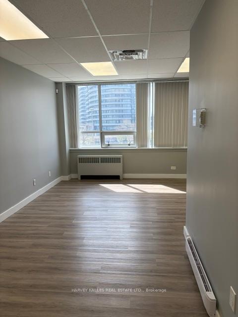 170 The Donway West 215, Toronto Unit: 215