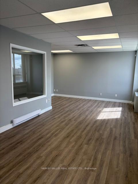 170 The Donway West 215, Toronto Unit: 215