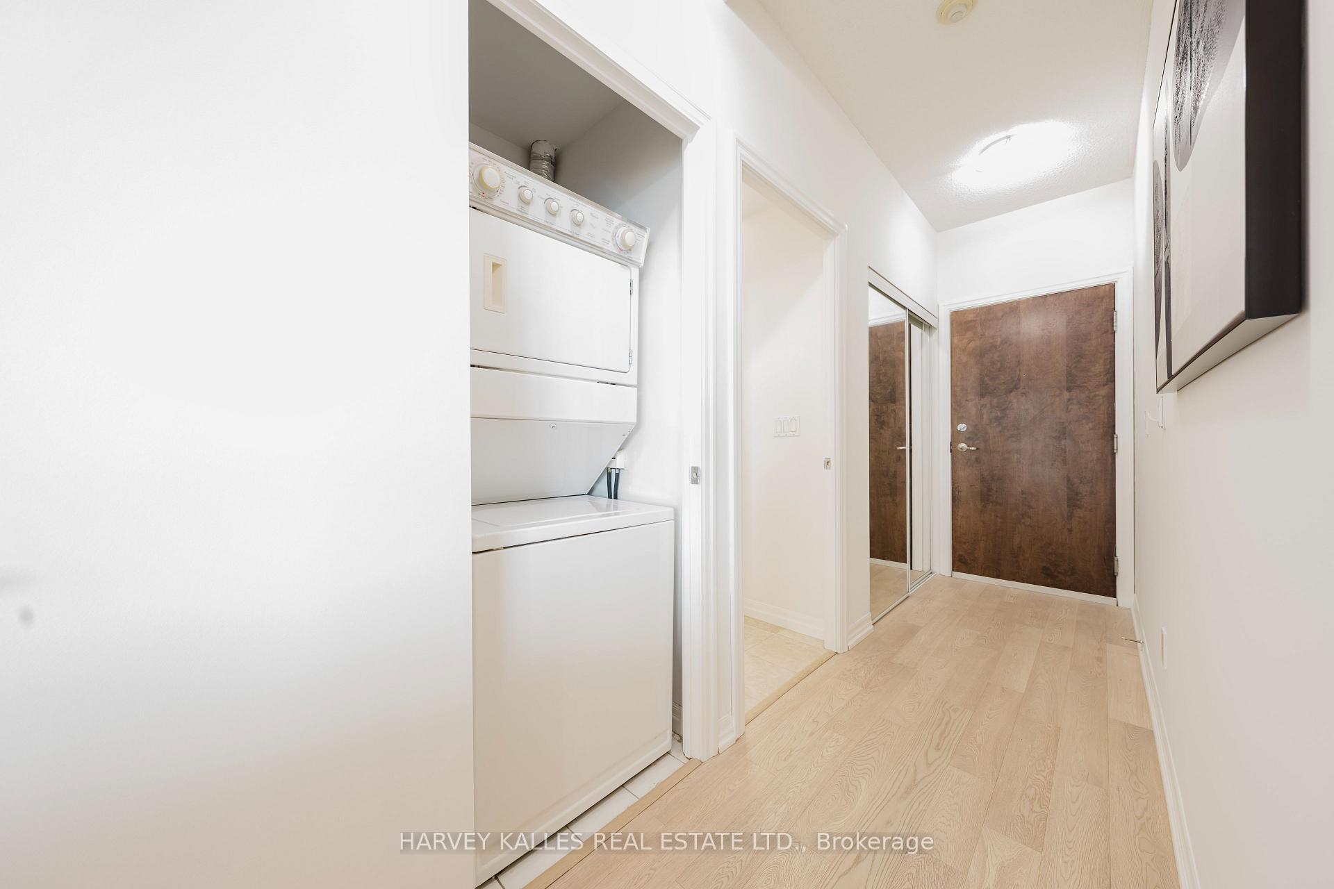 16 Yonge Street 3211, Toronto Unit: 3211
