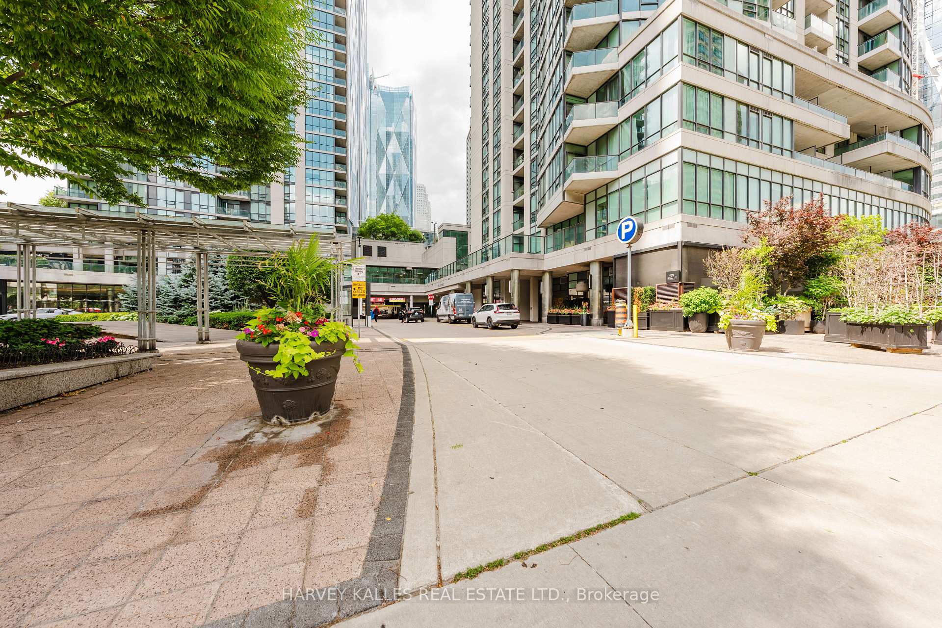 16 Yonge Street 3211, Toronto Unit: 3211