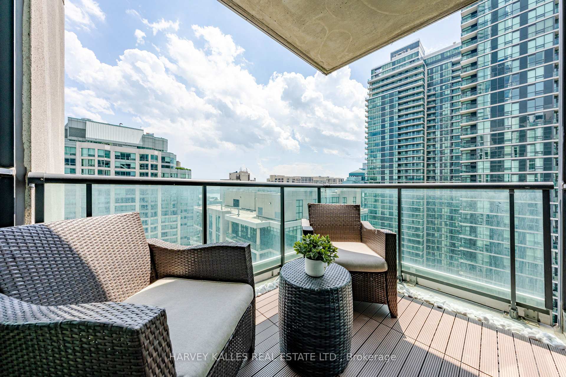 16 Yonge Street 3211, Toronto Unit: 3211