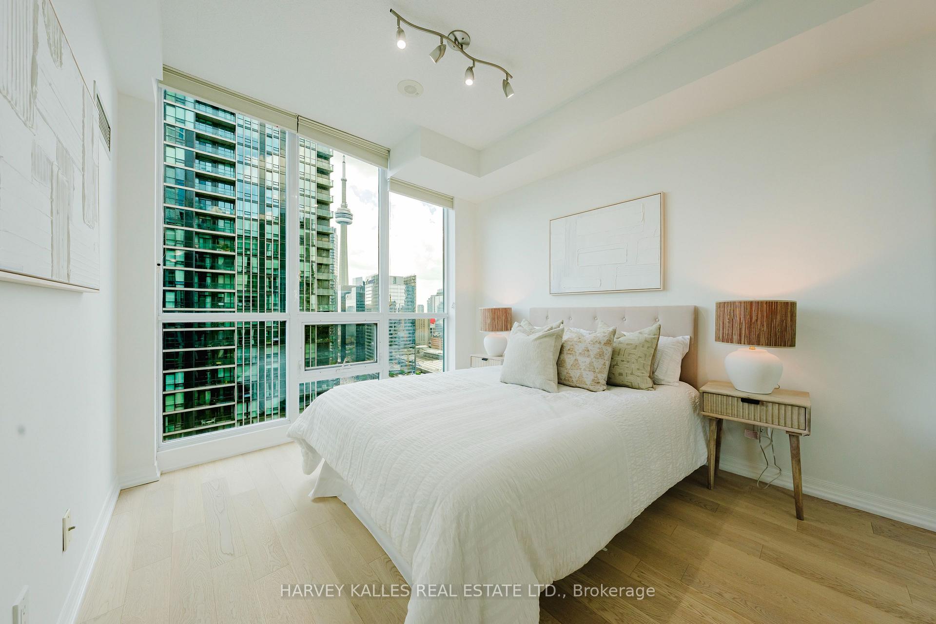 16 Yonge Street 3211, Toronto Unit: 3211