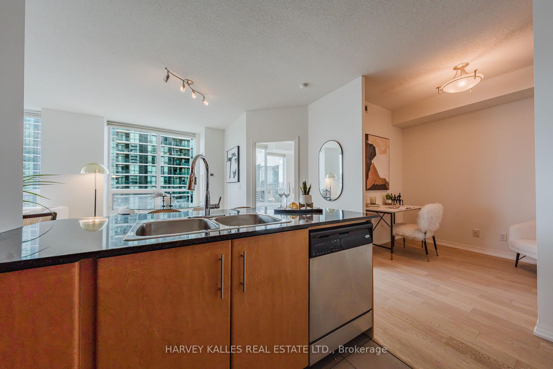 16 Yonge Street 3211, Toronto Unit: 3211