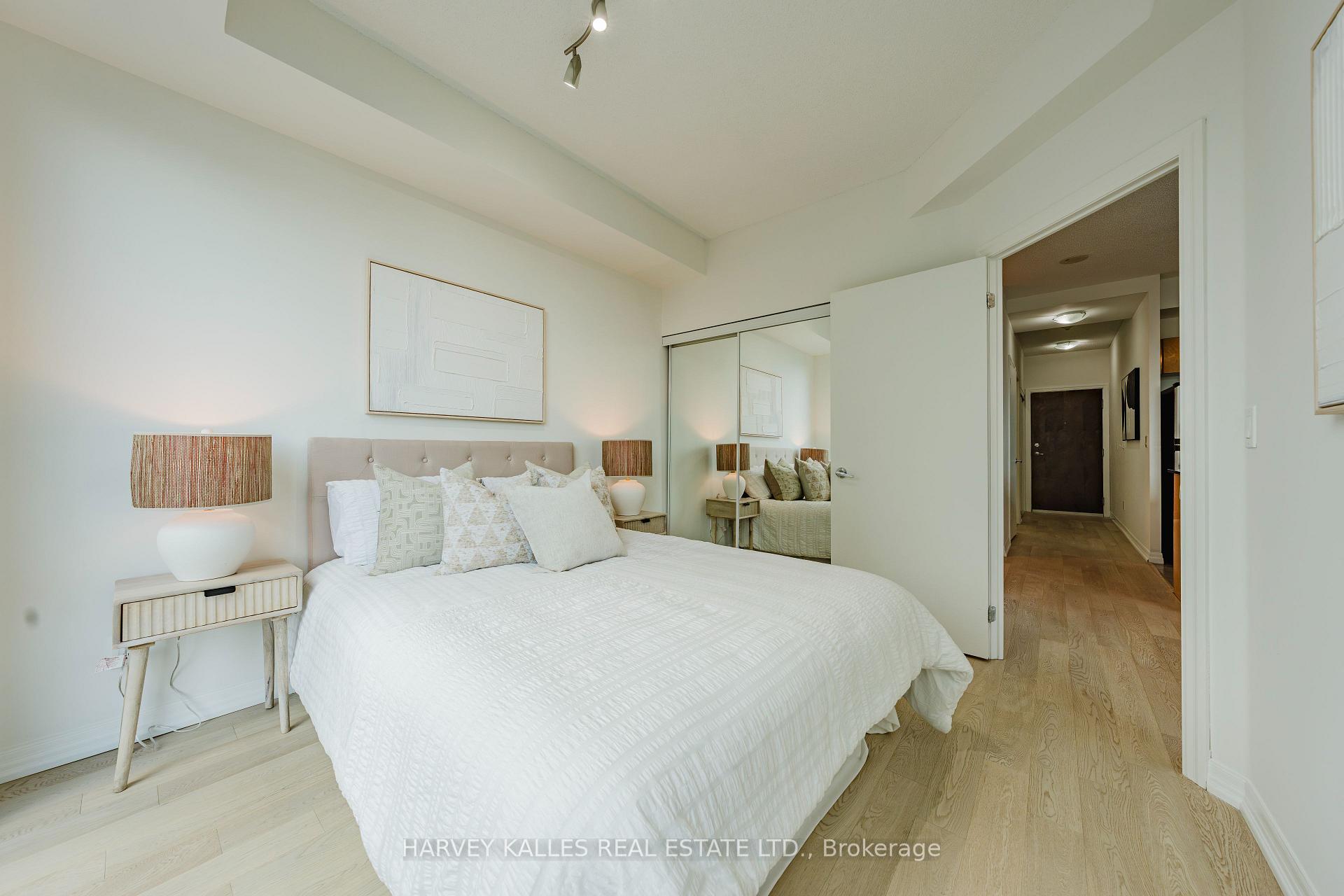 16 Yonge Street 3211, Toronto Unit: 3211