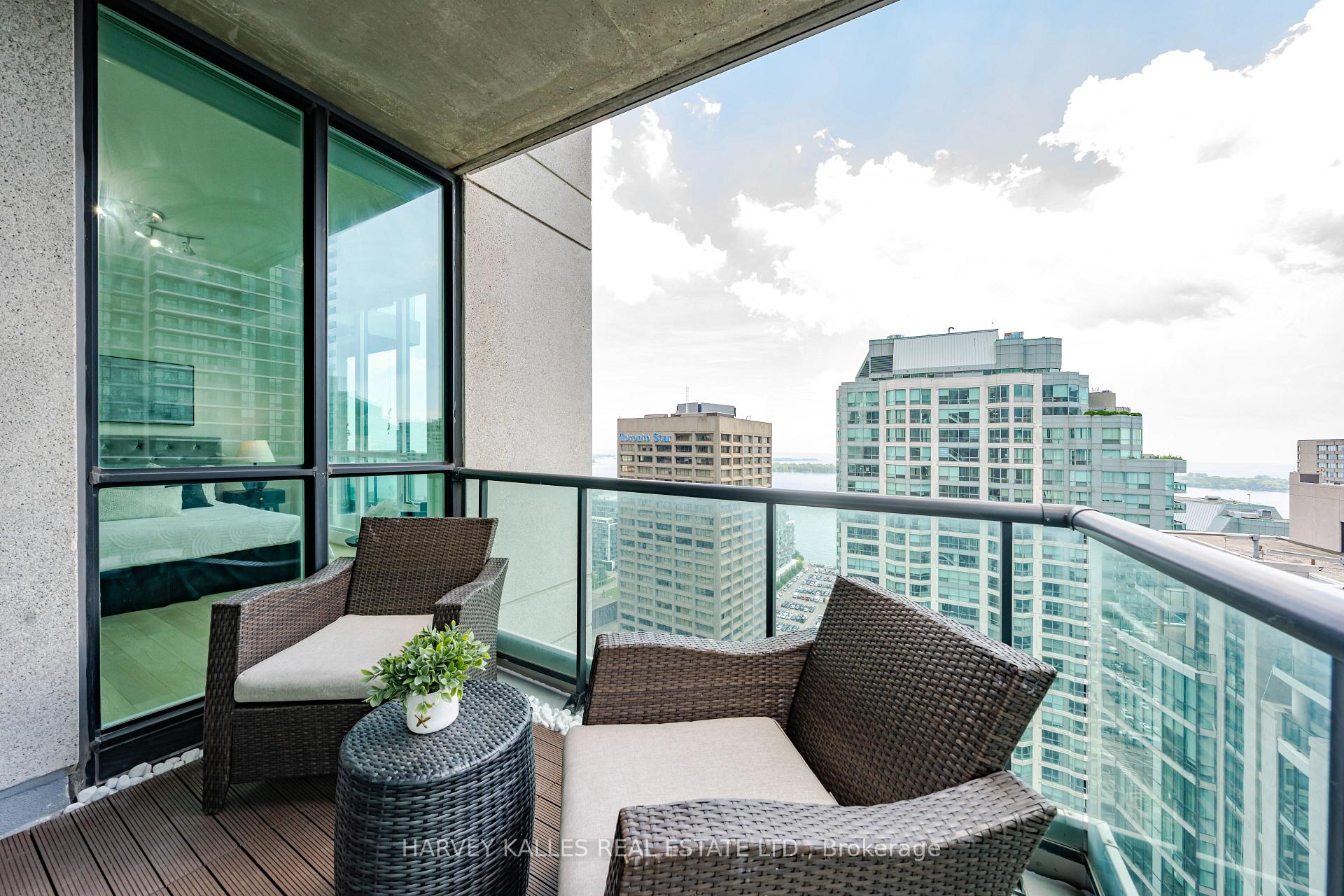 16 Yonge Street 3211, Toronto Unit: 3211