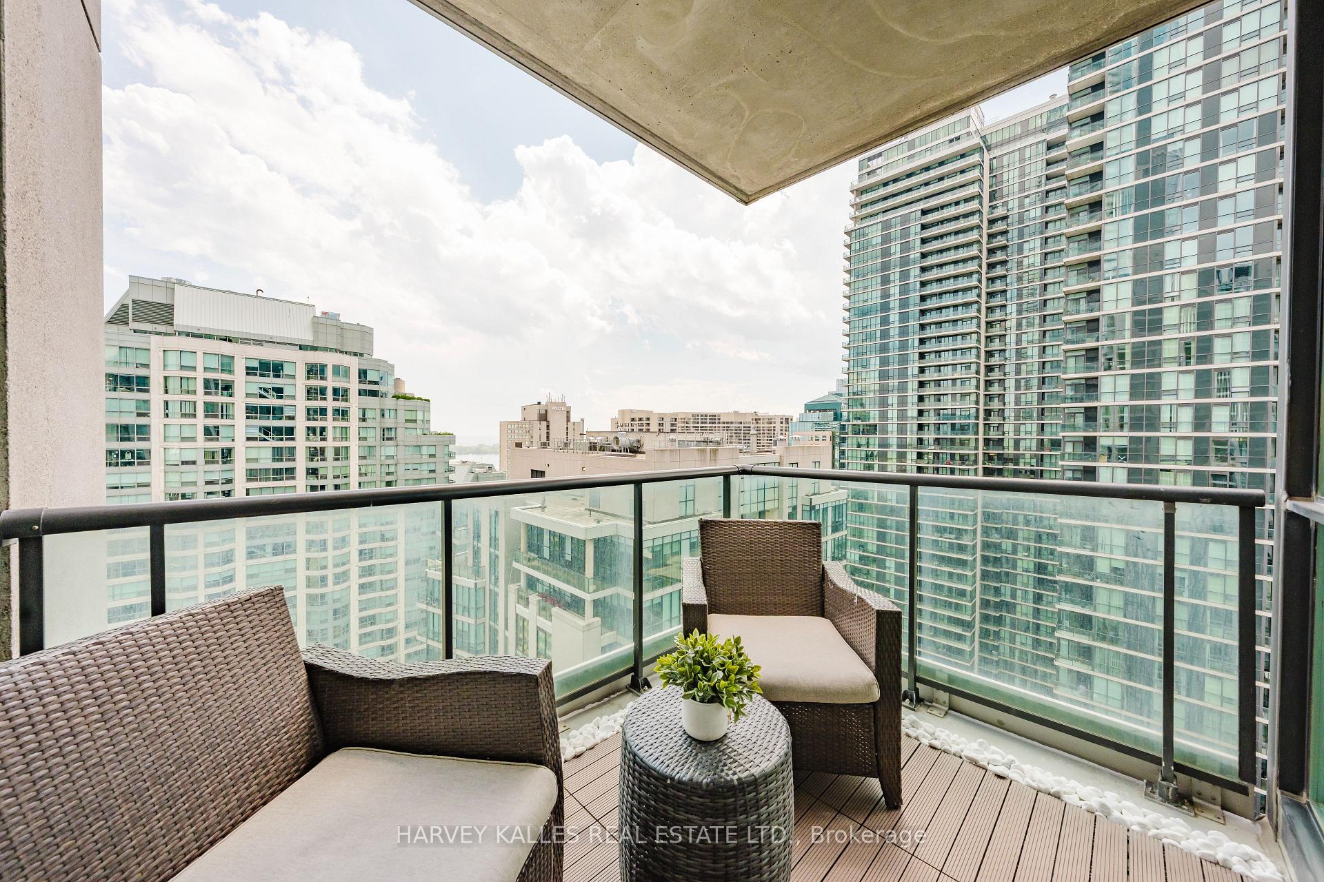 16 Yonge Street 3211, Toronto Unit: 3211