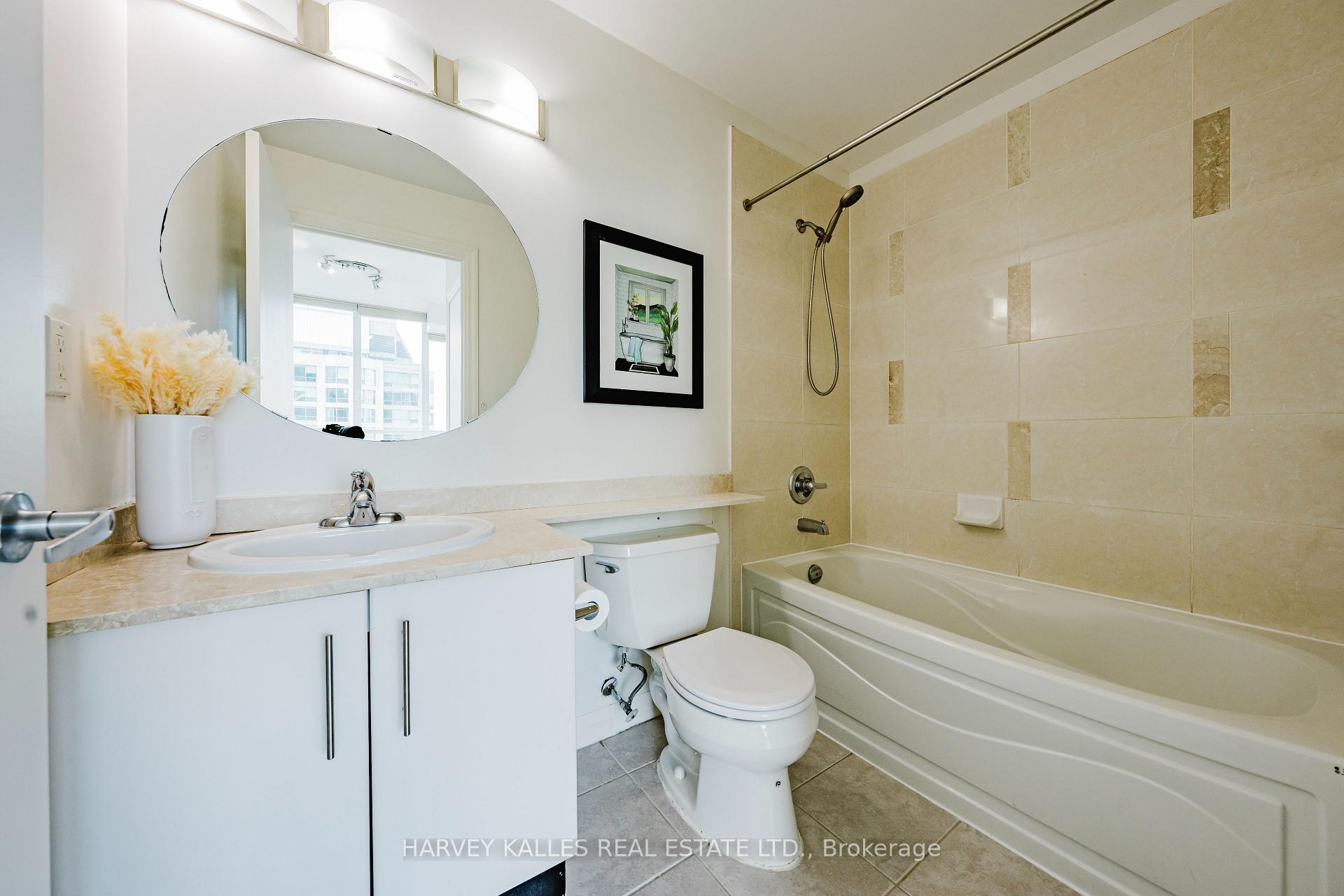 16 Yonge Street 3211, Toronto Unit: 3211