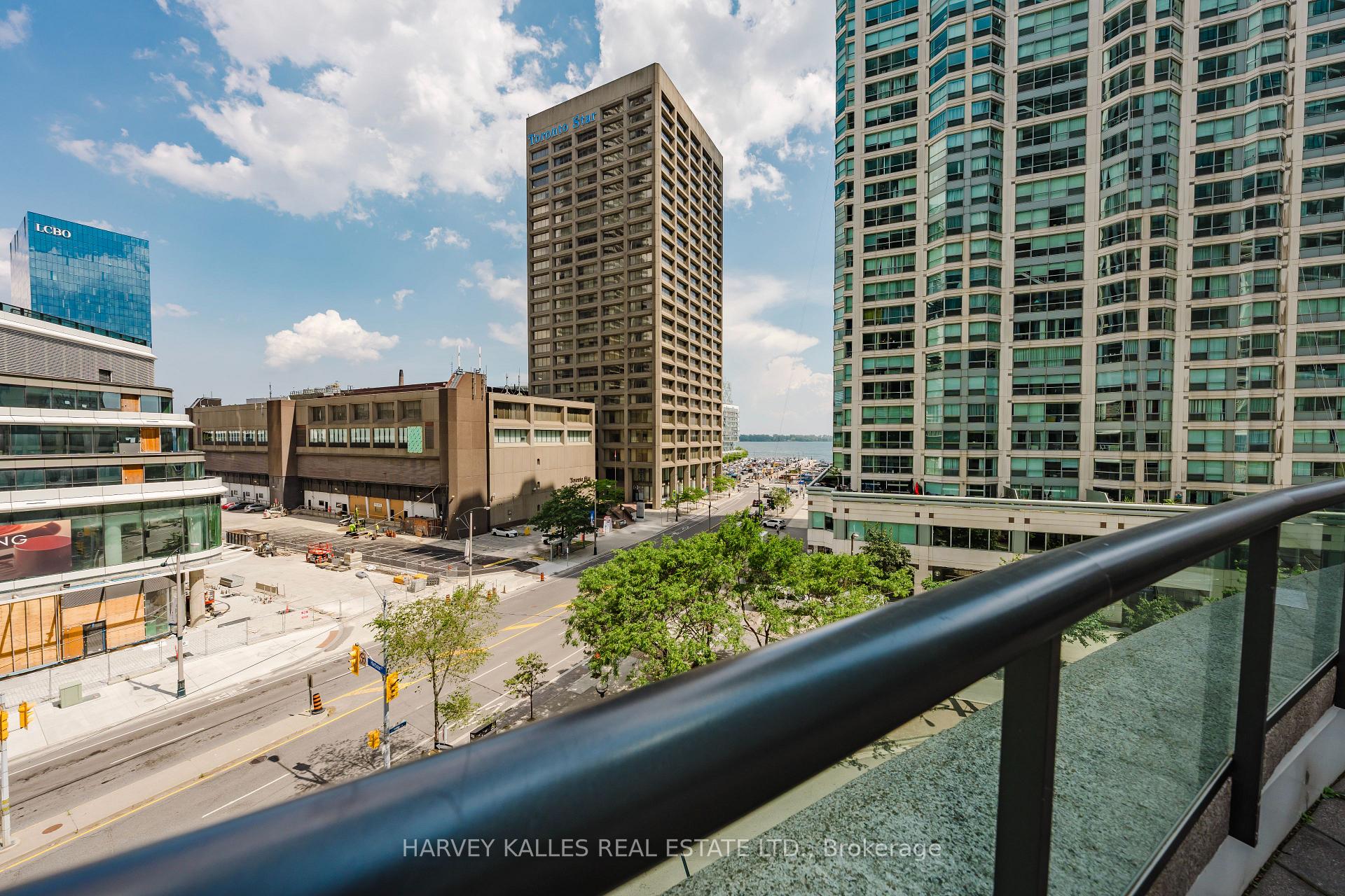16 Yonge Street 3211, Toronto Unit: 3211
