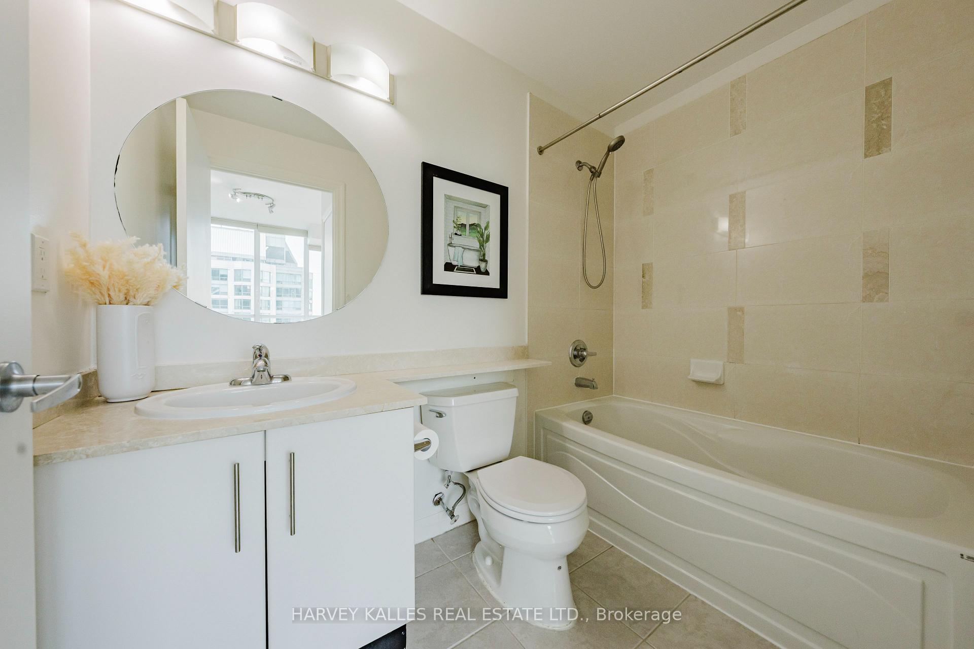 16 Yonge Street 3211, Toronto Unit: 3211