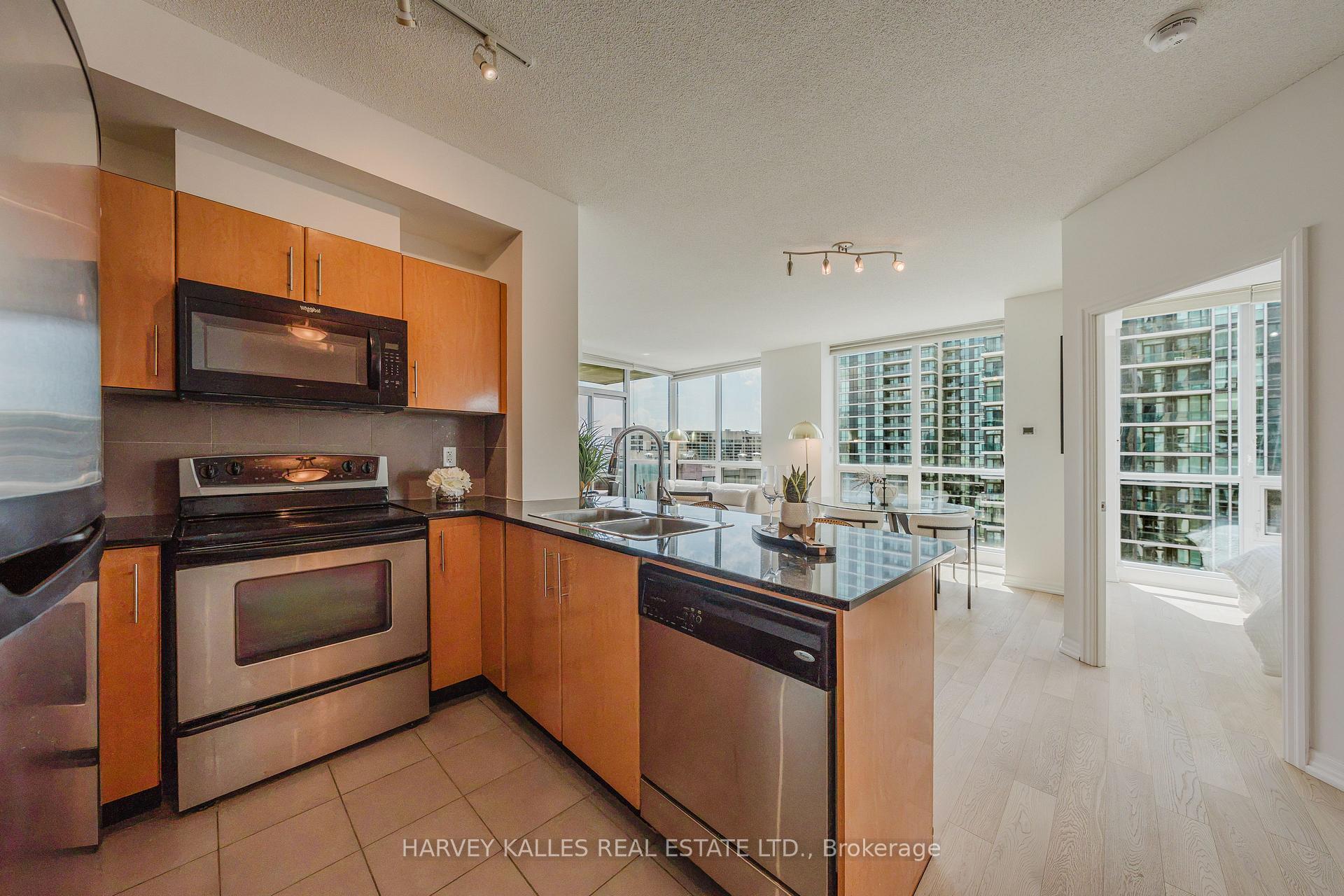 16 Yonge Street 3211, Toronto Unit: 3211