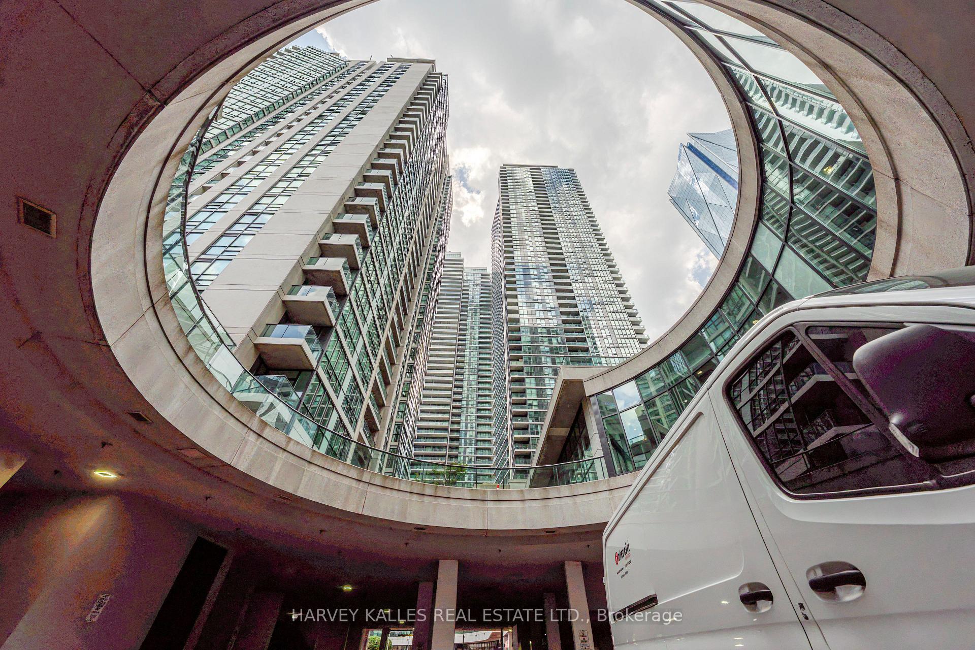 16 Yonge Street 3211, Toronto Unit: 3211