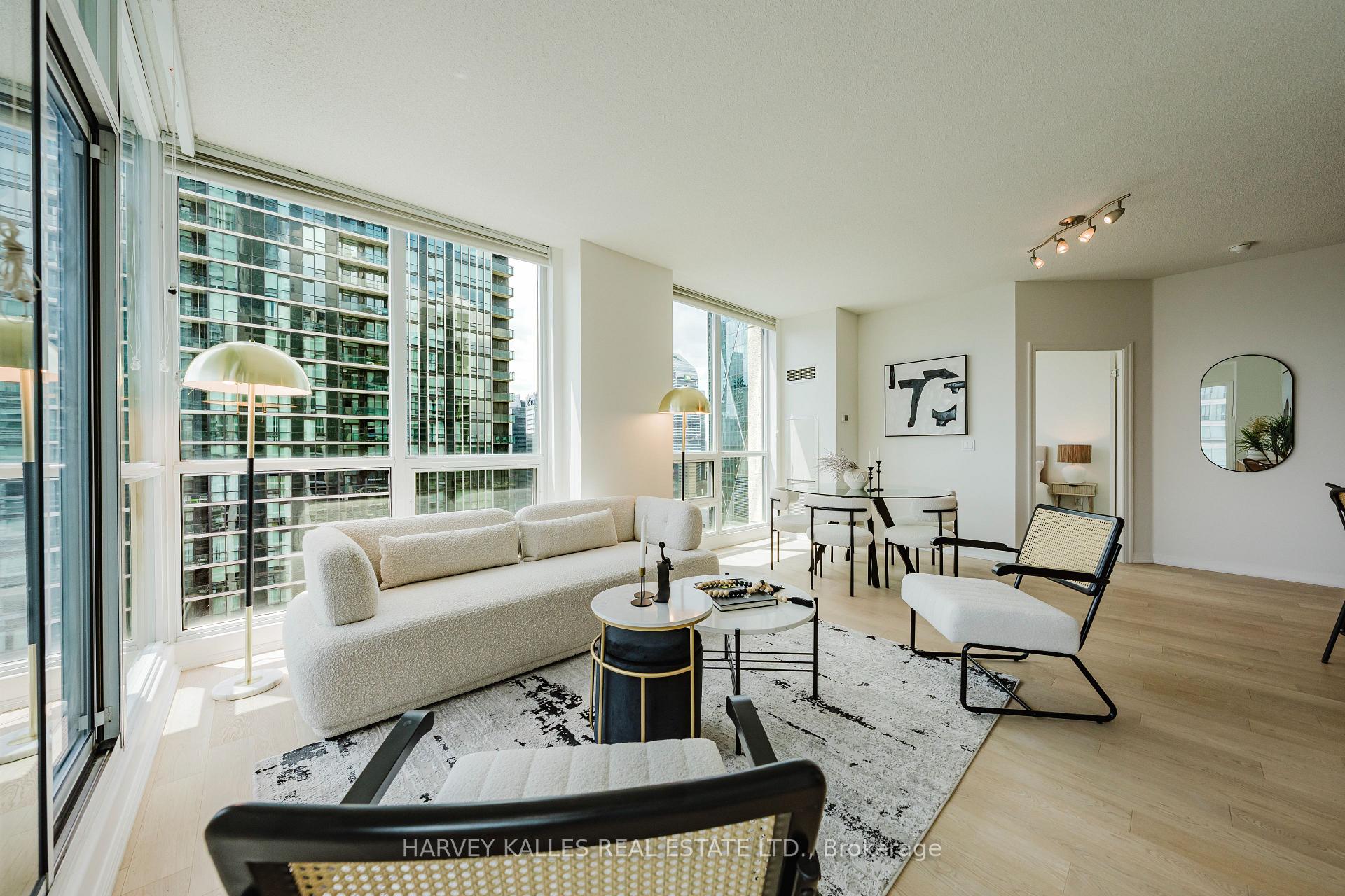 16 Yonge Street 3211, Toronto Unit: 3211