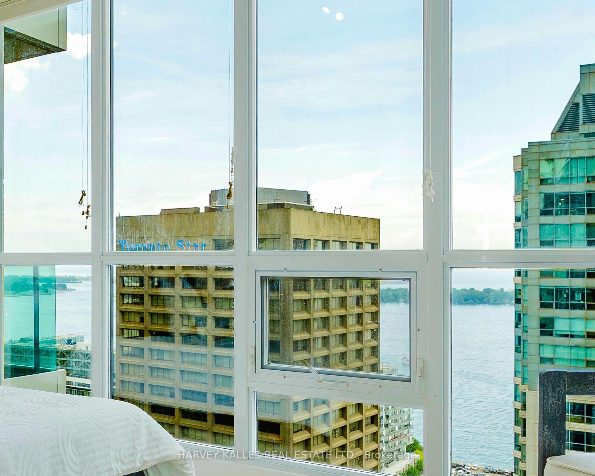 16 Yonge Street 3211, Toronto Unit: 3211