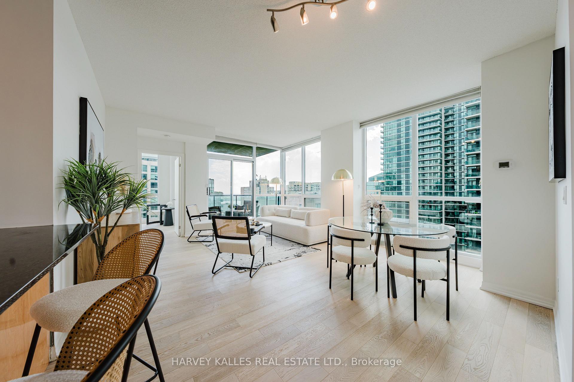 16 Yonge Street 3211, Toronto Unit: 3211