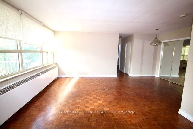 160 The Donway W 411, Toronto Unit: 411