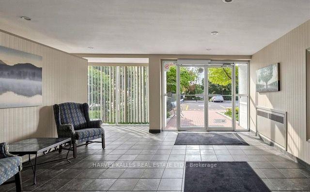 160 The Donway W 411, Toronto Unit: 411