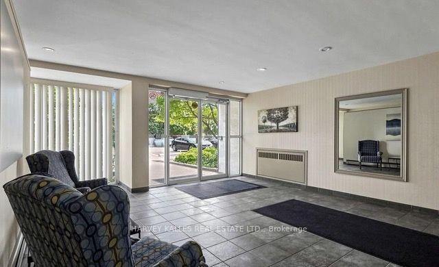 160 The Donway W 411, Toronto Unit: 411