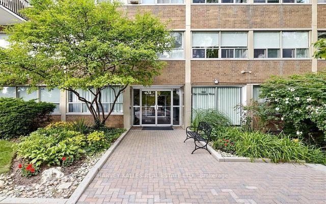 160 The Donway W 411, Toronto Unit: 411