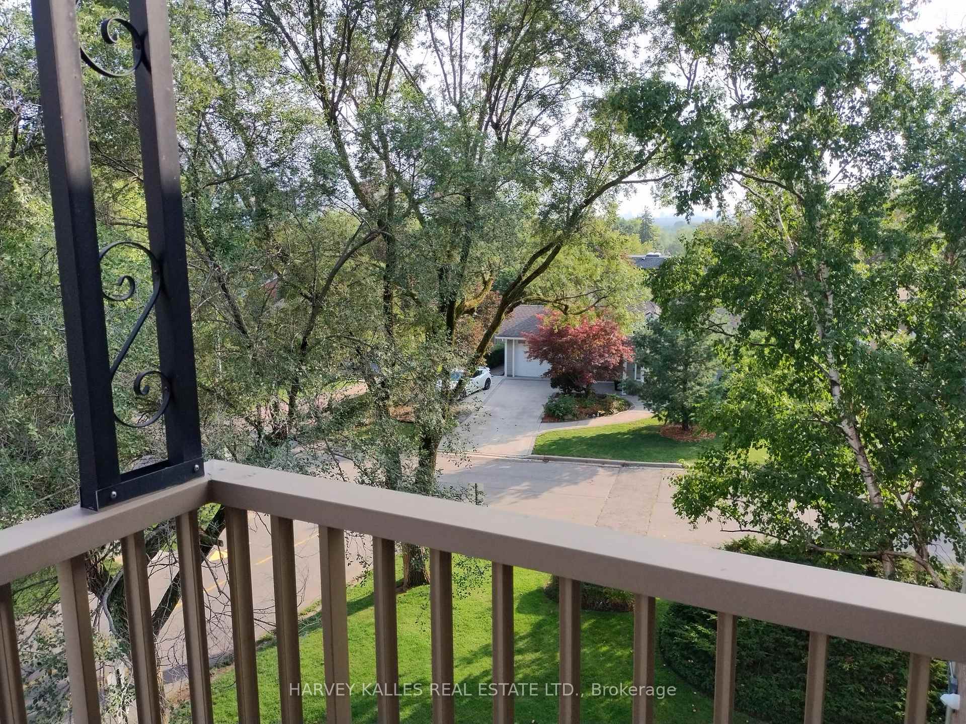 160 The Donway W 411, Toronto Unit: 411
