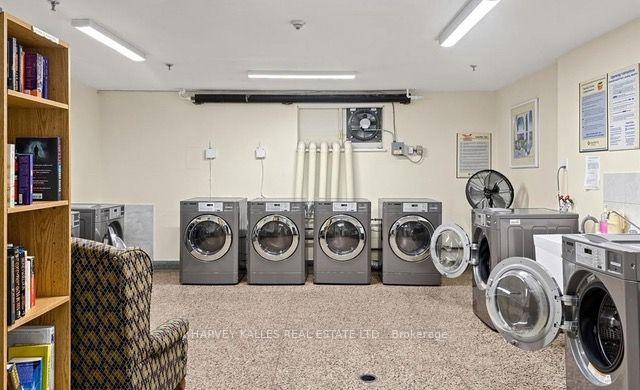 160 The Donway W 411, Toronto Unit: 411