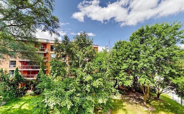 160 The Donway W 411, Toronto Unit: 411