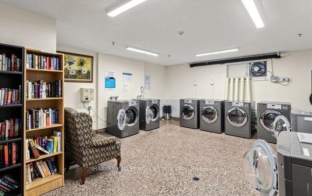 160 The Donway W 411, Toronto Unit: 411
