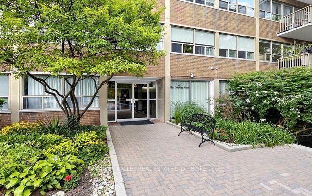 160 The Donway W 411, Toronto Unit: 411