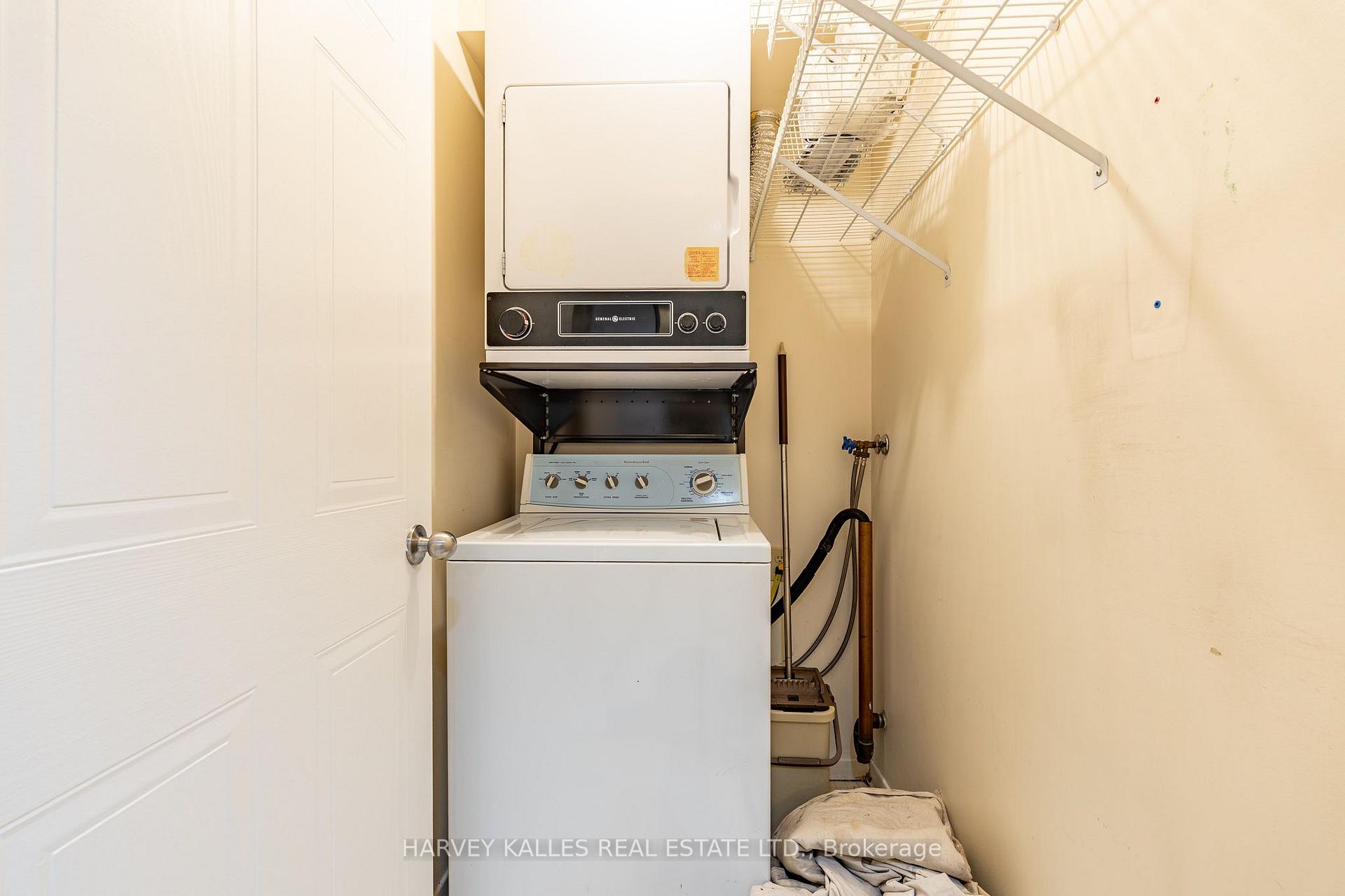 5 Kenneth Avenue 205, Toronto Unit: 205