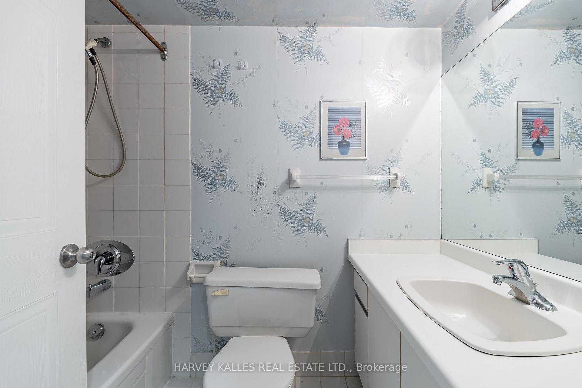5 Kenneth Avenue 205, Toronto Unit: 205