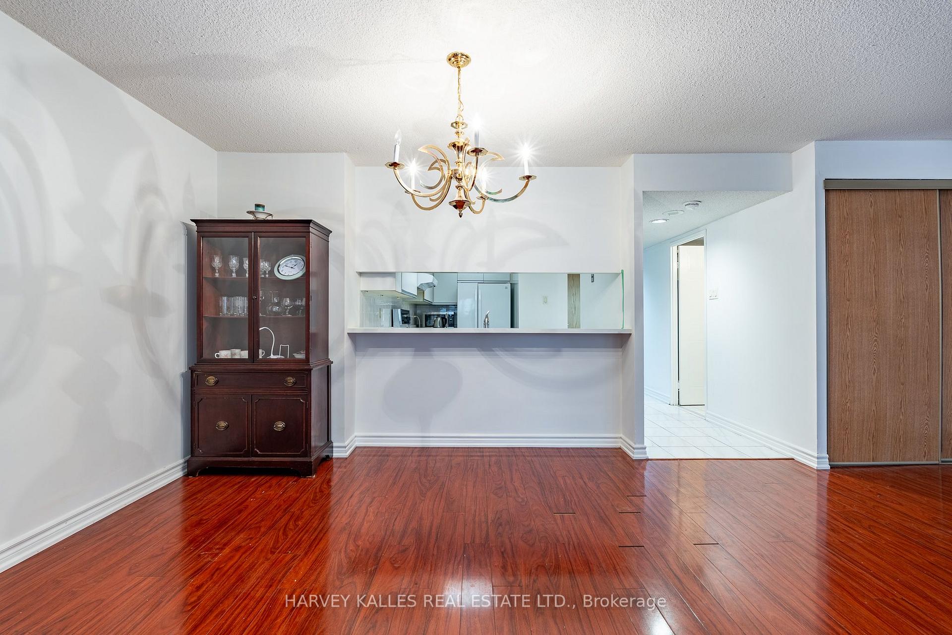 5 Kenneth Avenue 205, Toronto Unit: 205