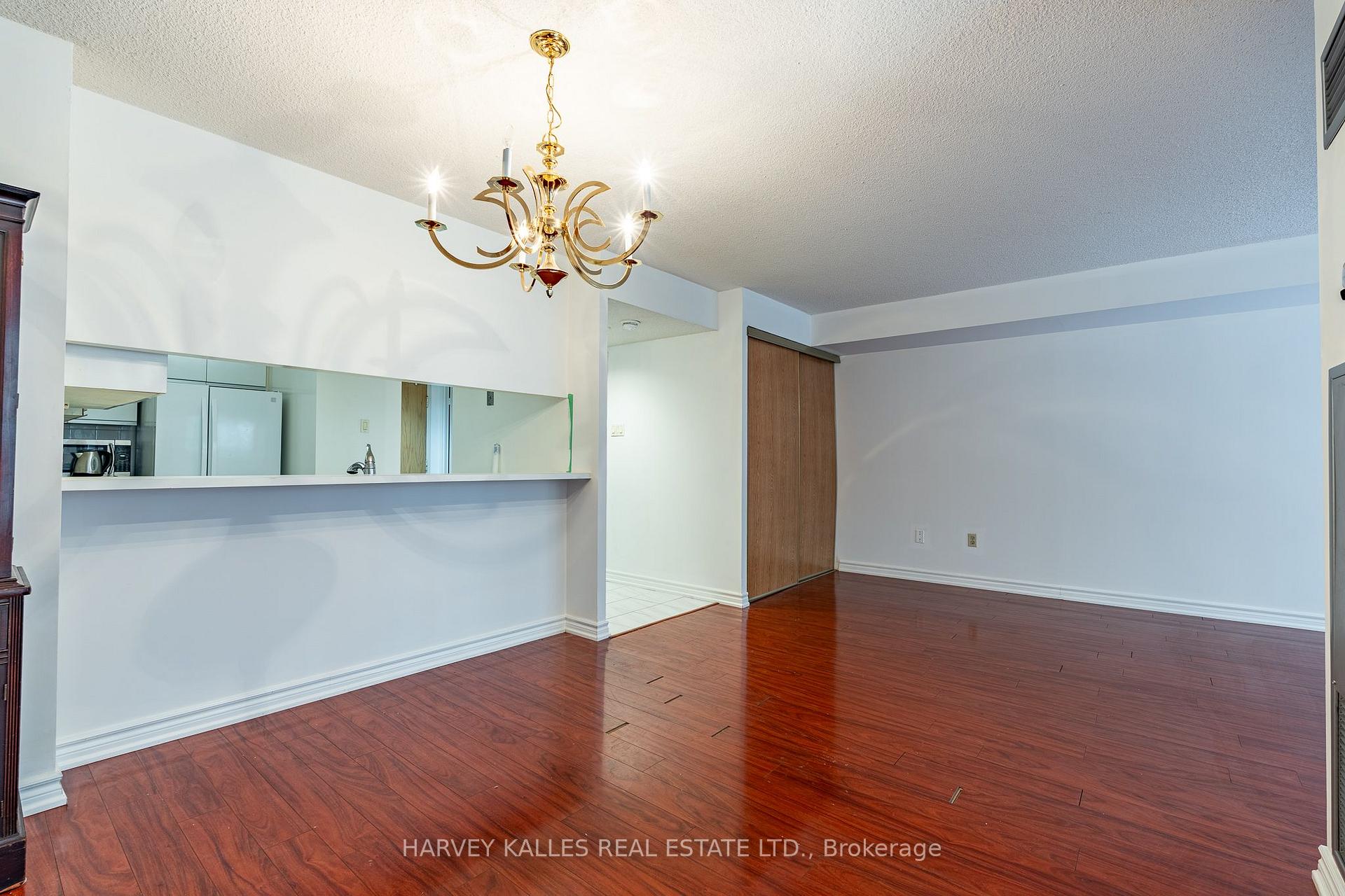 5 Kenneth Avenue 205, Toronto Unit: 205