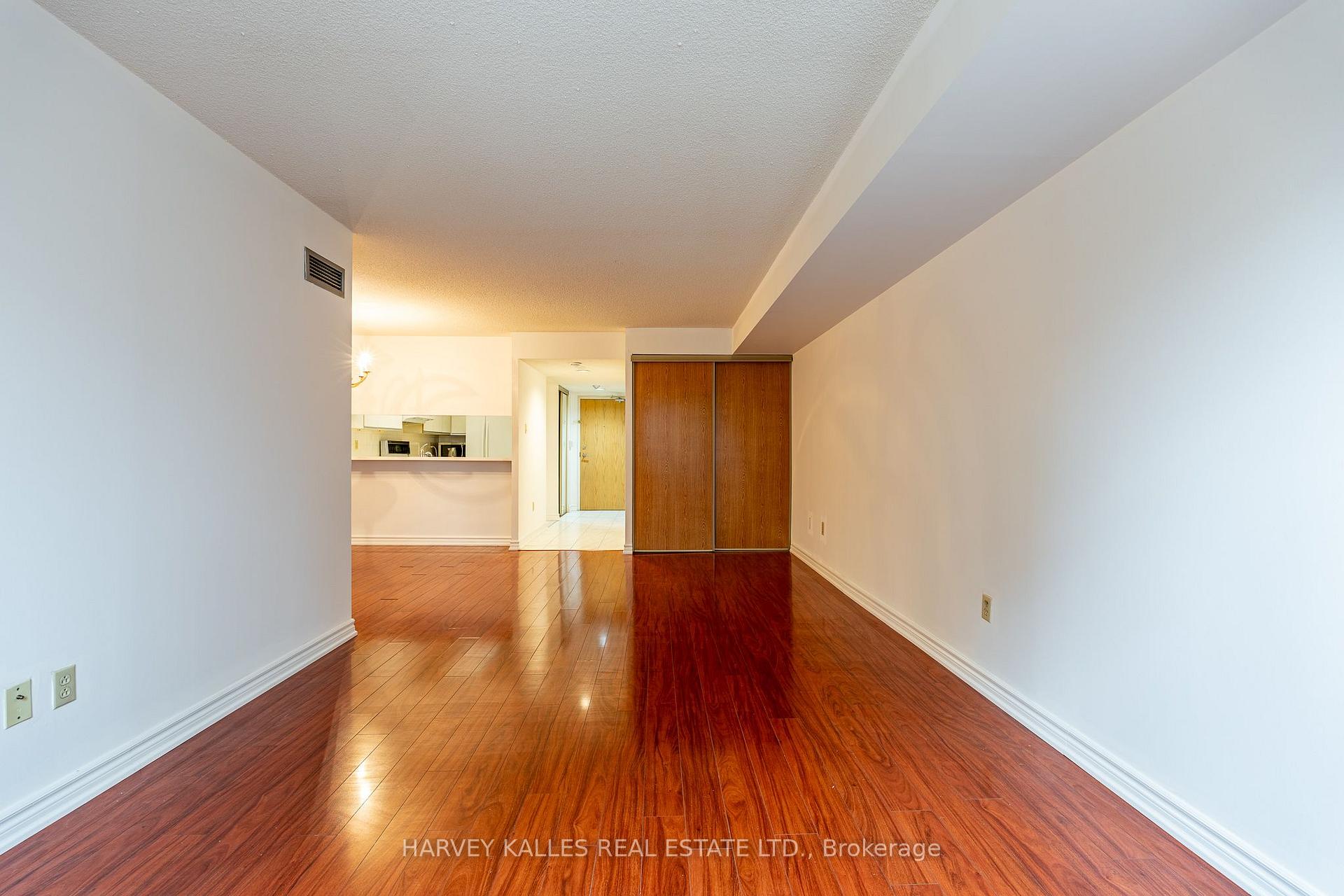 5 Kenneth Avenue 205, Toronto Unit: 205