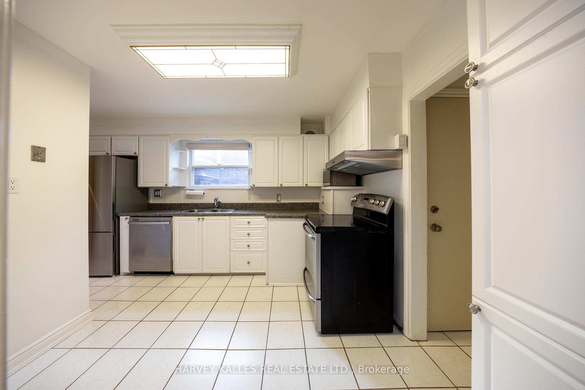 222 Joicey Boulevard Main, Toronto Unit: Main