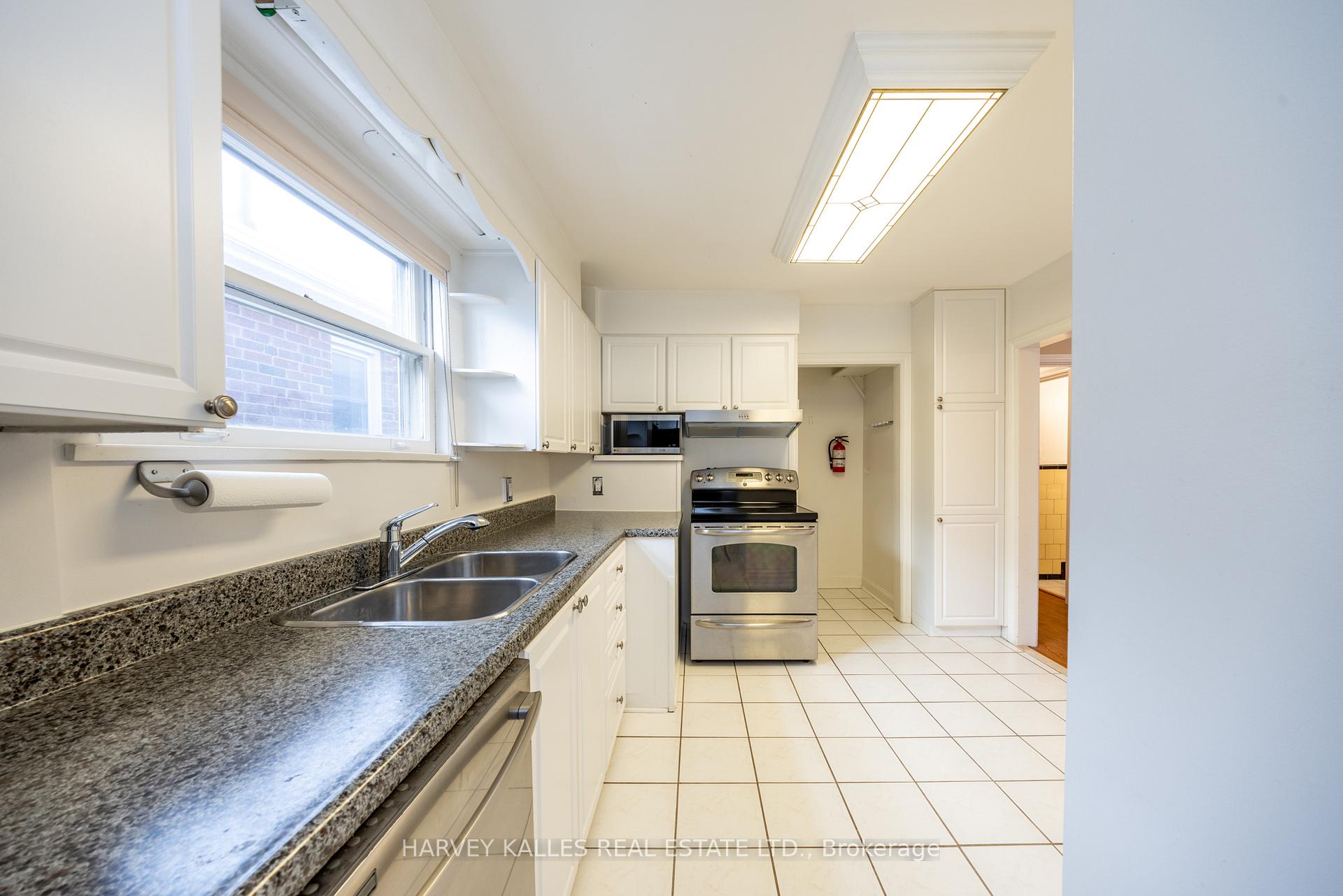 222 Joicey Boulevard Main, Toronto Unit: Main