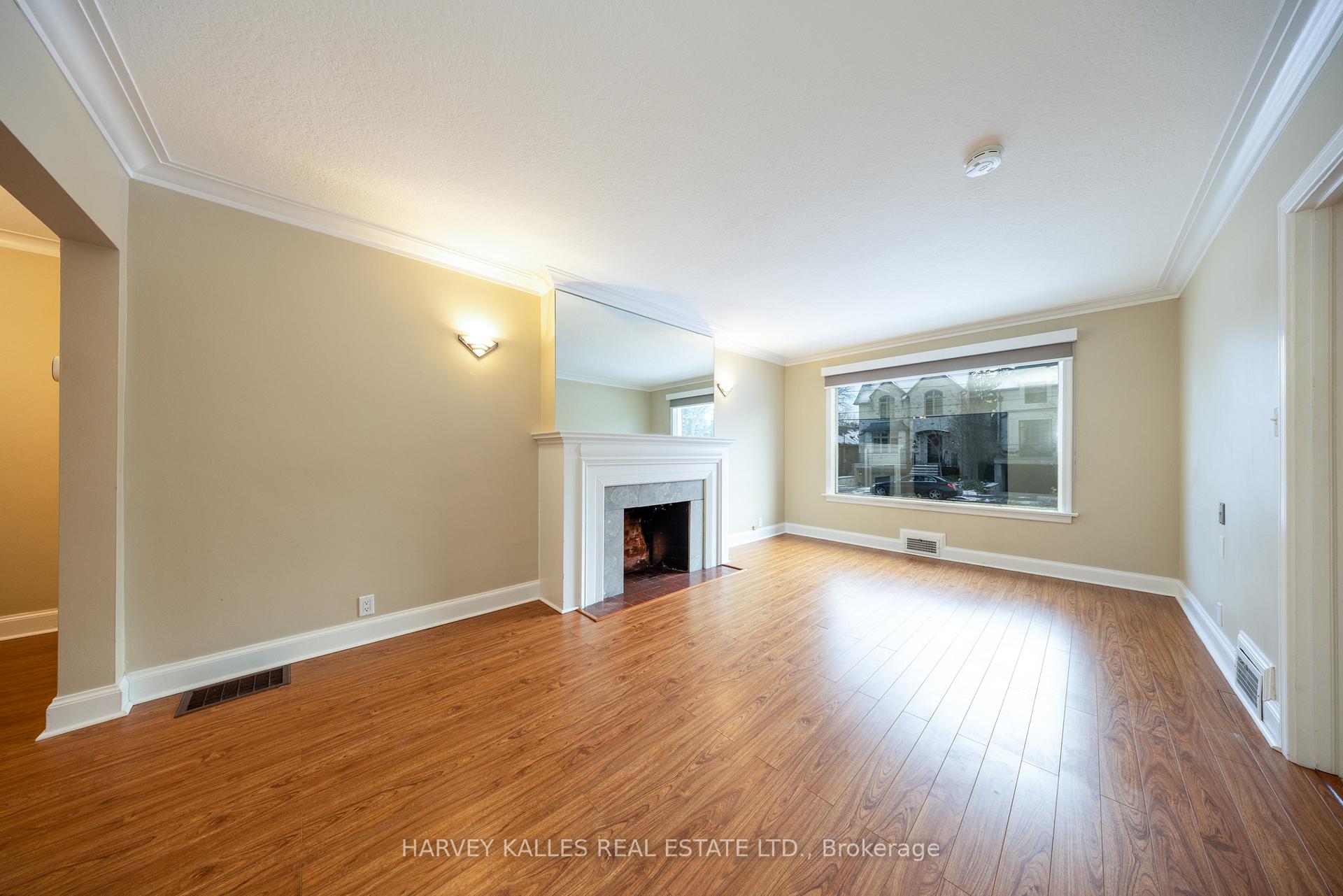 222 Joicey Boulevard Main, Toronto Unit: Main