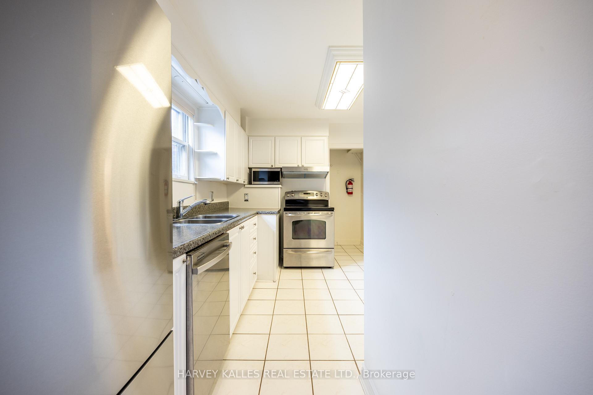 222 Joicey Boulevard Main, Toronto Unit: Main