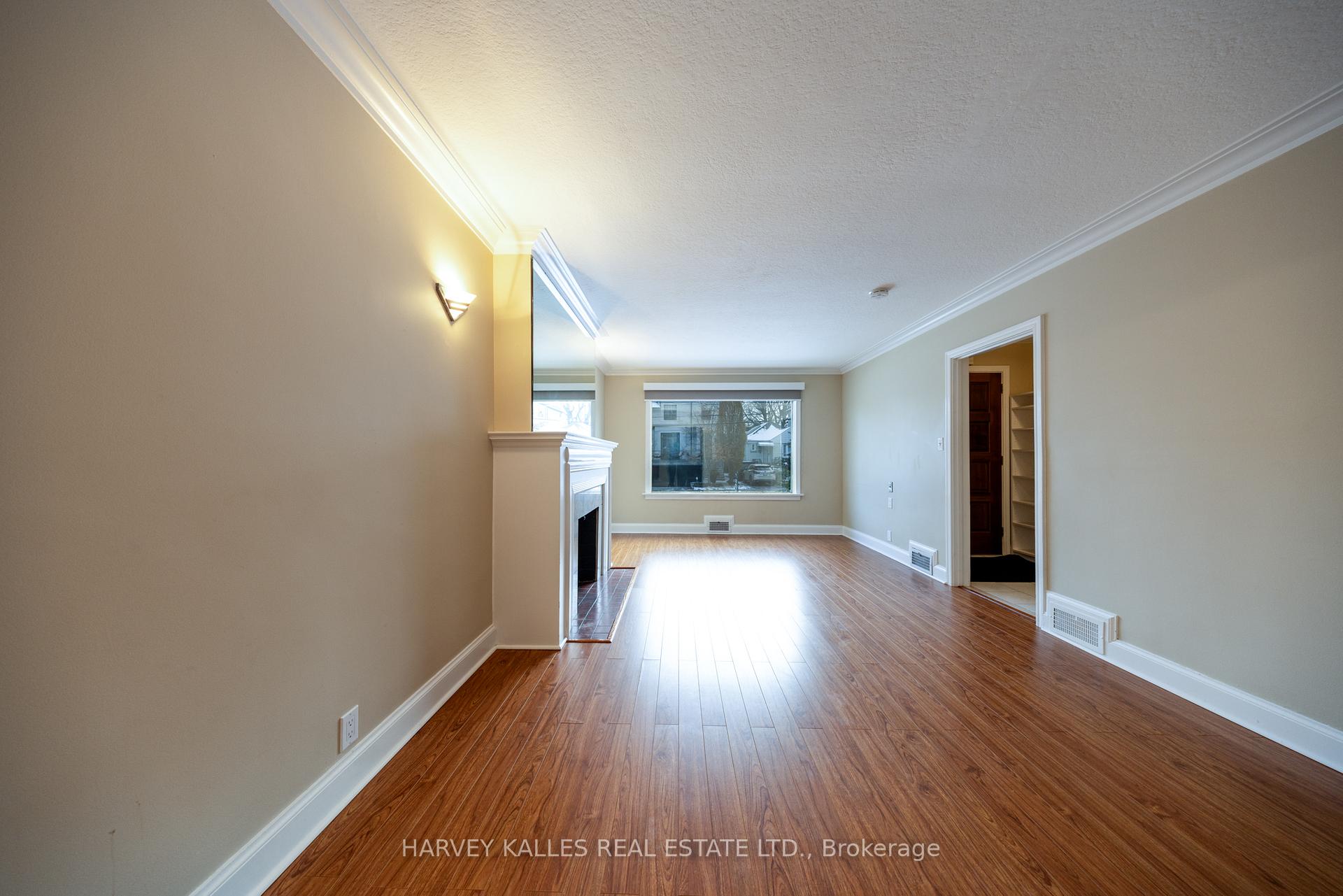 222 Joicey Boulevard Main, Toronto Unit: Main