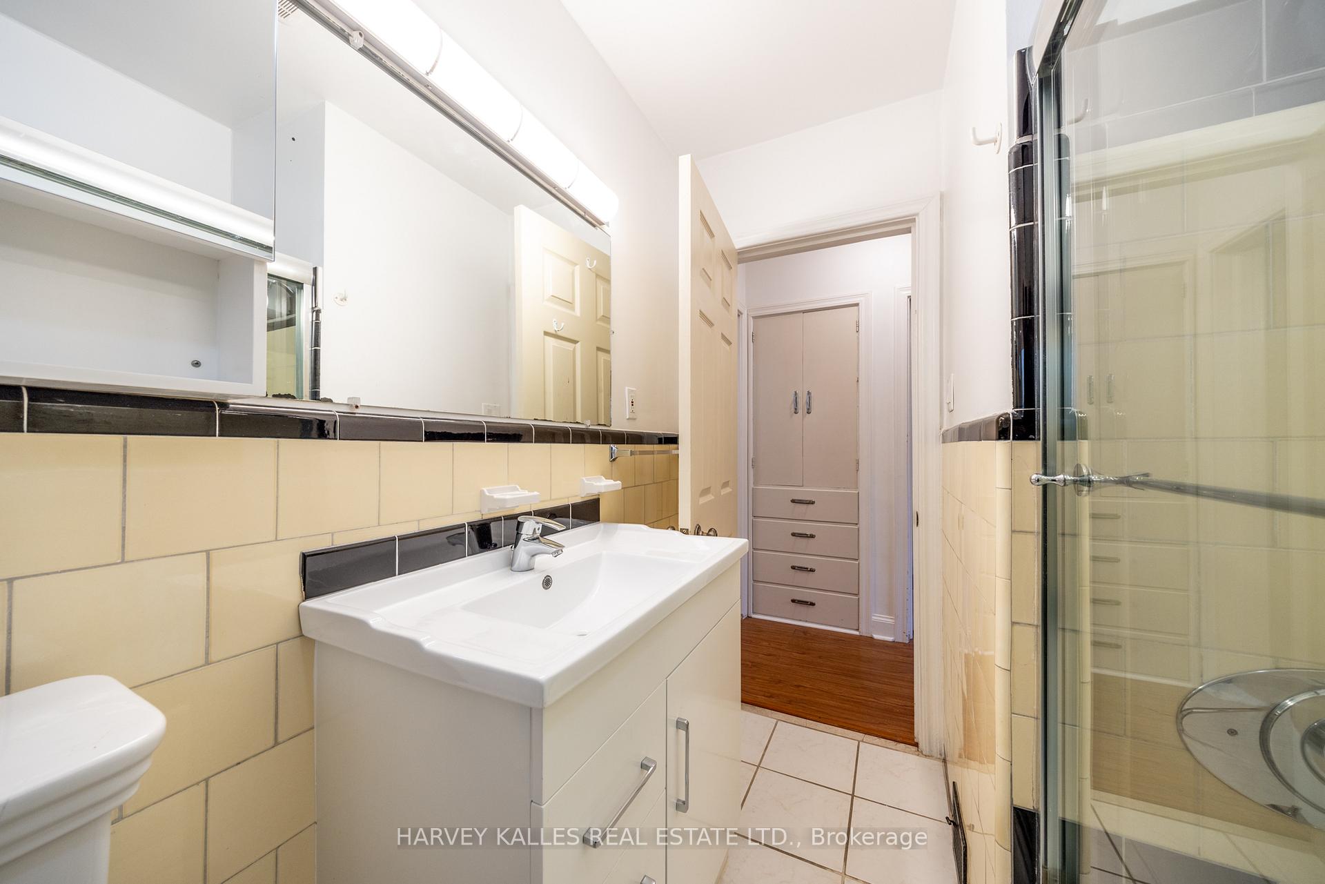 222 Joicey Boulevard Main, Toronto Unit: Main