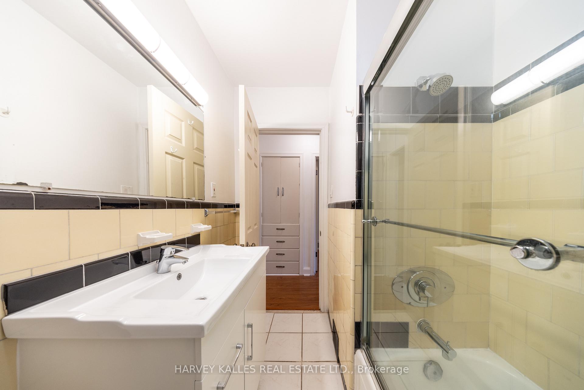 222 Joicey Boulevard Main, Toronto Unit: Main