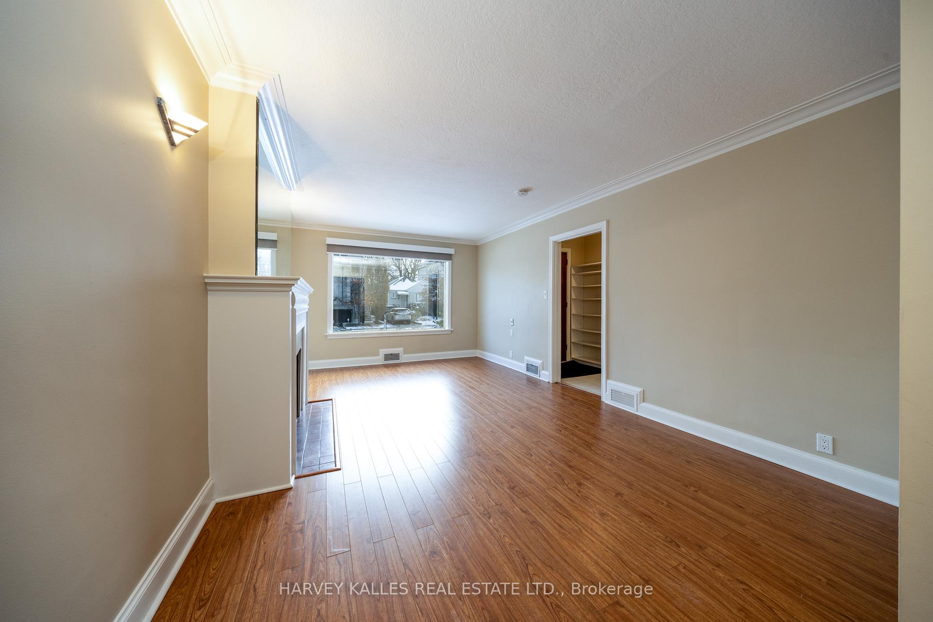 222 Joicey Boulevard Main, Toronto Unit: Main