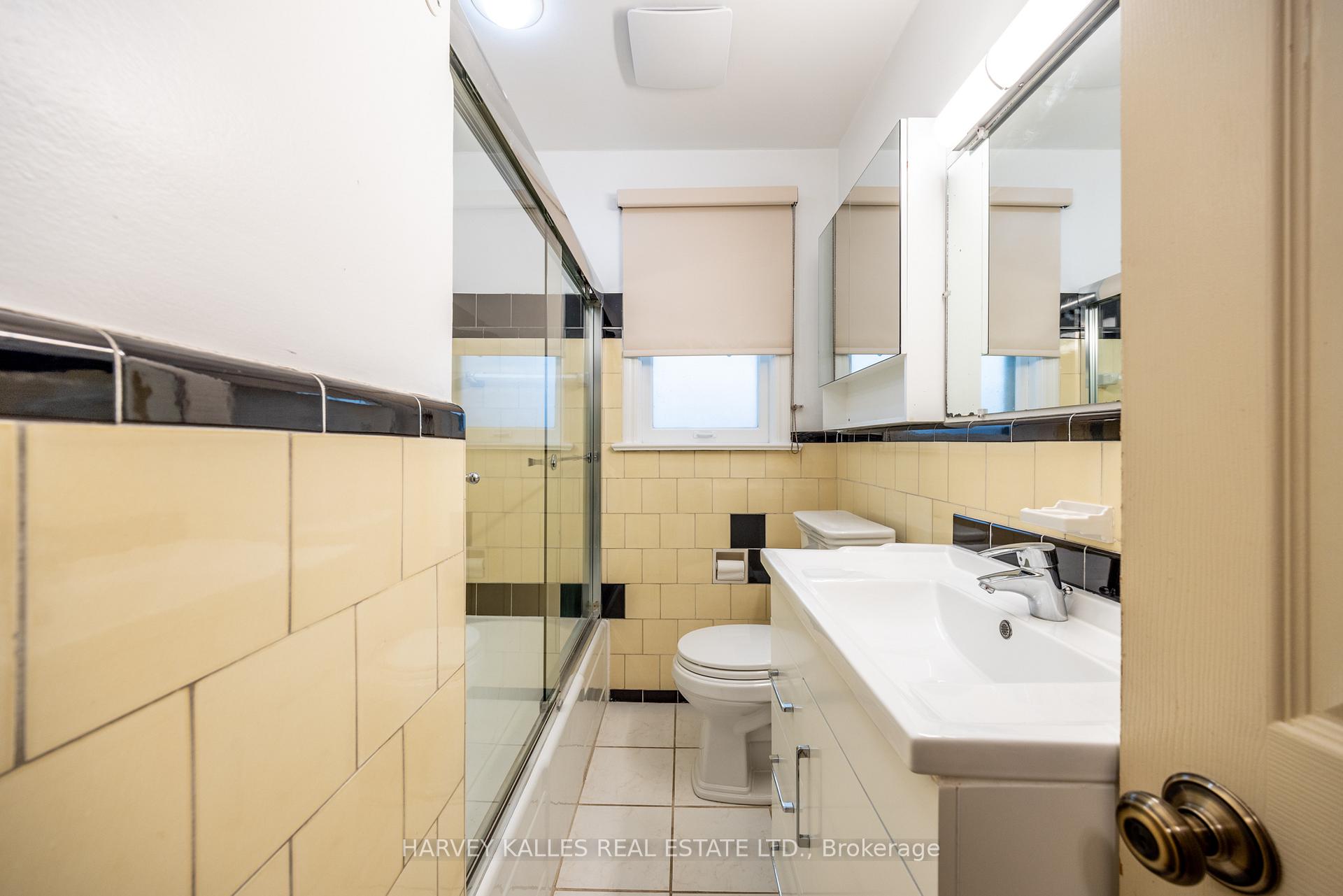 222 Joicey Boulevard Main, Toronto Unit: Main